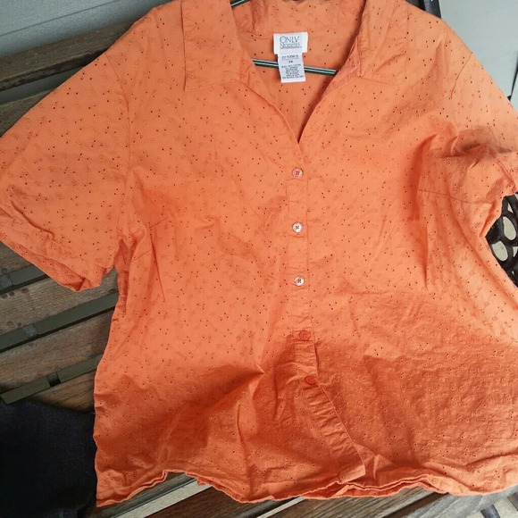 ♡ Only Necessities Stretchy Eyelet Tunic - Picture 1 of 4